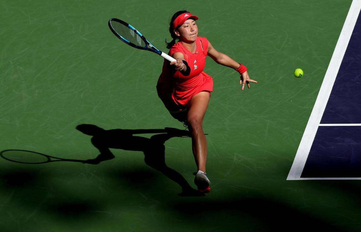 开云中国-莎拉波娃迎来七赛季出色发挥，勇士观众热烈欢呼！-开云中国