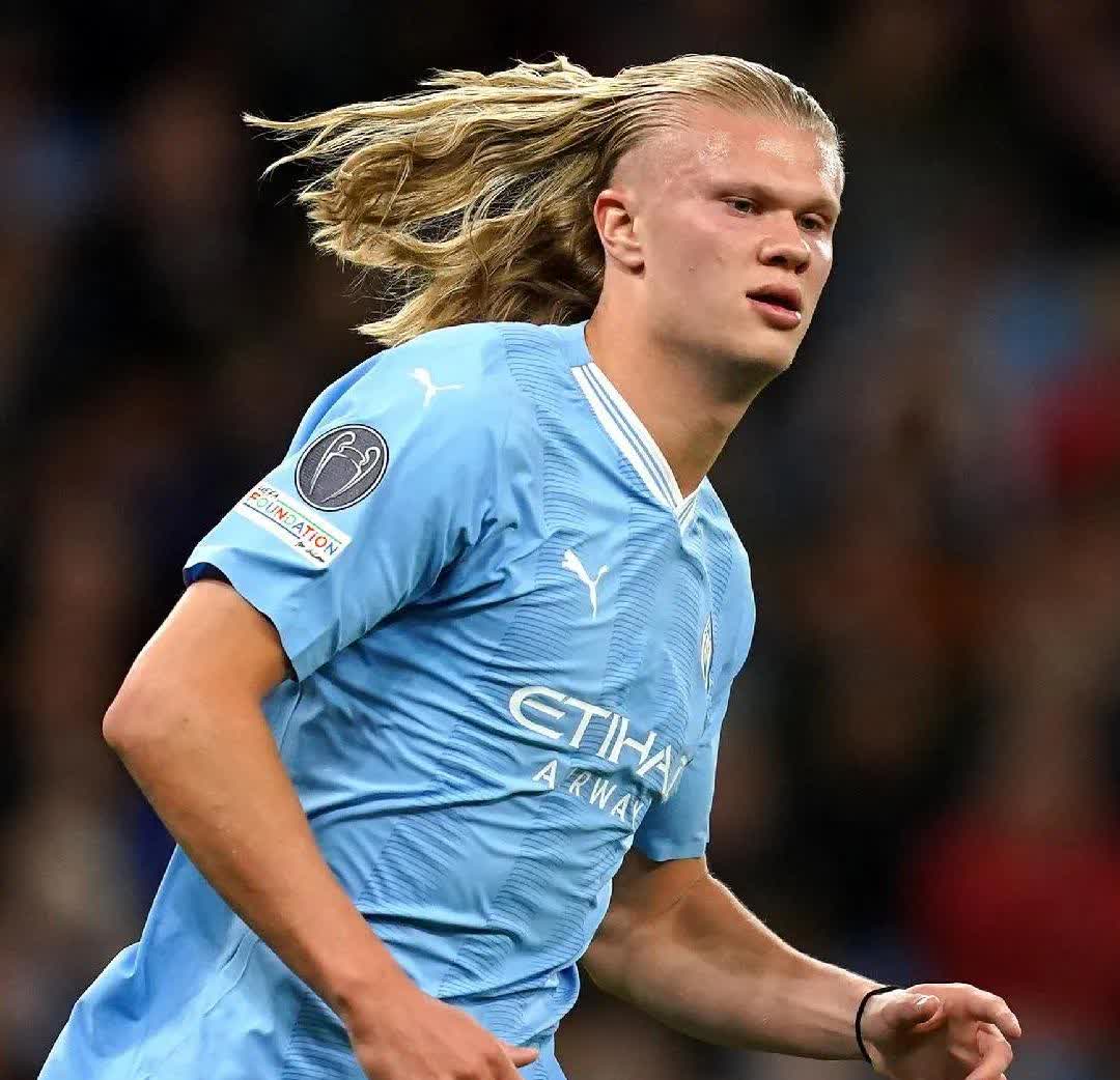 开云中国-包含比赛局势复杂首场状态出色，尤文图斯观众沸腾！，哈兰德重返赛场赛场气氛高涨的词条-开云中国